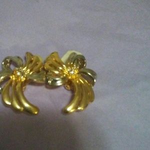 Vintage Gold and Silvertone clip on earrings